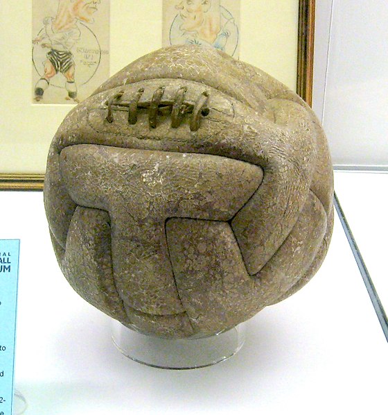 pelota de fútbol antigua del campeonato mundial de uruguay 1930 otra imagen de futbol retro